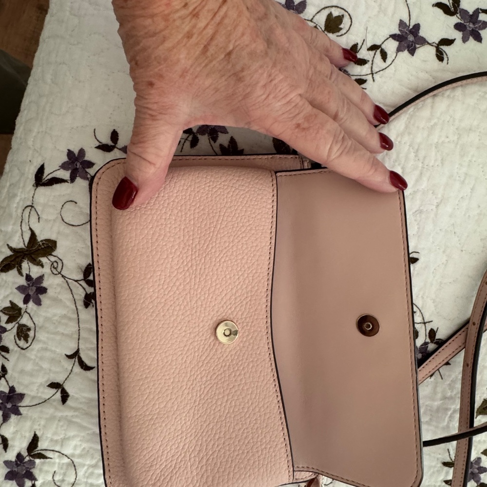 Kate Spade Soft Pebble & Pink Crossbody Like New - Picture 2 of 8